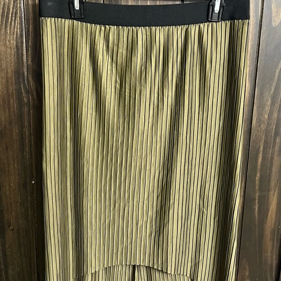 Piphany Midi Pencil Skirt with Ribbed High-Low Design-Green-Size: Medium - Picture 4 of 8